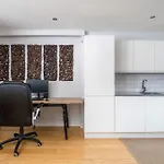 Modern Flat With Workspace Few Mins From Whitechapel Station