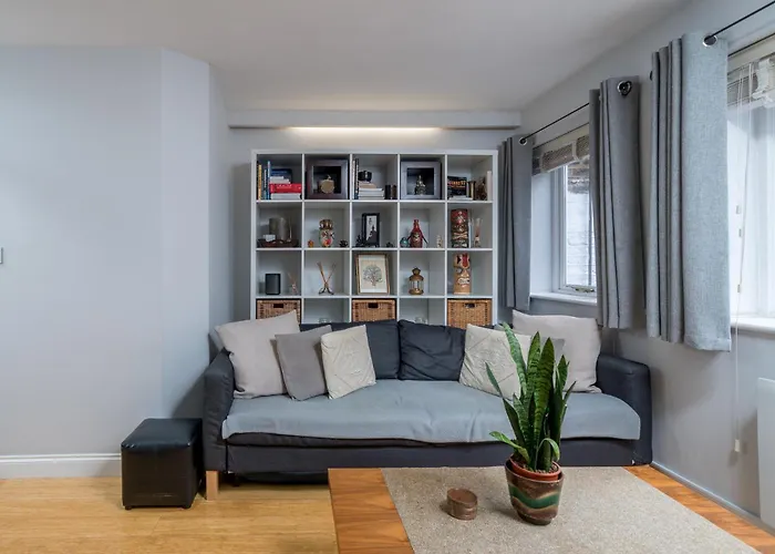 Modern Flat With Workspace Few Mins From Whitechapel Station